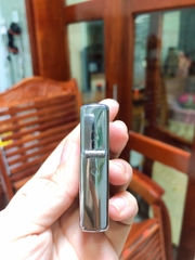 LA MÃ -Bật lửa Zippo Bạc Xước main USA Mọc đáy La mã, Vỏ bằng đồng ruột thép không gỉ, có tem đỏ
