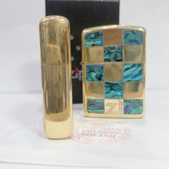Bật lửa, hộp quẹt Zippo Armor vỏ dầy khắc ăn mòn khảm xà cừ  mẫu Ca rô, Vỏ bằng đồng có tem đỏ