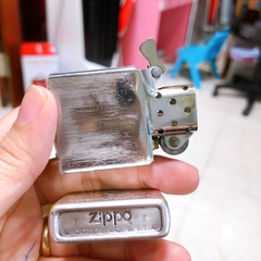 Bật lửa Zippo lacke bạc khắc ăn mòn full nắp tướng Mac Arthur, sản xuất 1994