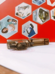 Bật lửa, hộp quẹt Zippo Mỹ high polish Brass chủ đề Tàu Chiến VELIERO, Hàng chính hãng