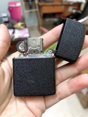 Bật Lửa Zippo CHỦ ĐỀ HỔ ĐEN BỤI LOẠI NHÁM, CÓ TEM ĐỎ