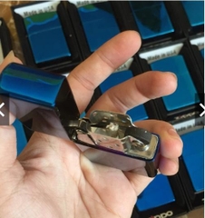 Bật lửa Zippo sapphire loại trơn bóng in Logo, Vỏ đồng có tem đỏ