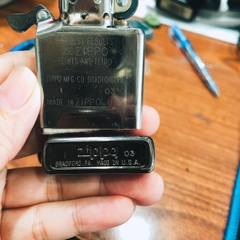 Bật lửa Zippo Mỹ in sơn chủ đề Bar - B- Q Deluxe Hicken, Hàng chính hãng