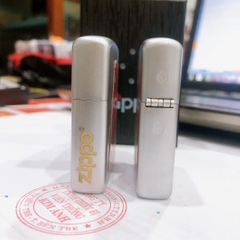 Bật lửa, hộp quẹt Zippo Armor vỏ dầy khắc ăn mòn cẩn xà cừ hình thú siêu nhân, Vỏ đồng có tem đỏ