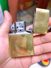BẬT LỬA ZIPPO MỸ BRASS KHẮC ĂN MÒN TARAS BOULBA, ĐÁY LỒI - SẢN XUẤT 1993, Cam kết hàng chính hãng có giấy nhập khẩu giao kèm
