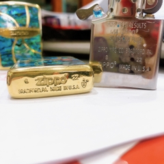 Bật lửa Zippo Armor vỏ dầy khắc ăn mòn cẩn xà cừ Zippo BRADFORD, hàng loại 1 vỏ đồng có tem đỏ