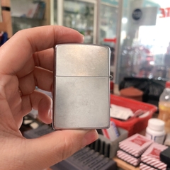Bật lửa Zippo Mỹ  regular street chrome Eblem Bò Cạp Solid Brass đồng nguyên chất, Hàng chính hãng