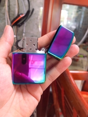 Bật Lửa, hộp quẹt Zippo USA Màu Tím Titan (Tím Cầu Vòng - Tím ánh kim, Tím bảy màu) Vỏ bằng đồng có tem đỏ