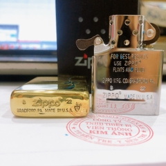 Bật lửa, hộp quẹt Zippo Armor vỏ dầy khắc ăn mòn cẩn xà cừ hình cỏ ba lá may mắn, Vỏ đồng có tem đỏ