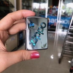 Bật lửa Zippo Armor vỏ dầy cẩn xà cừ chữ Zippo màu trắng bạc, vỏ đồng ruột thép không gỉ, có têm đỏ