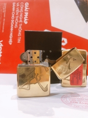 Bật lửa Zippo Amorr vỏ dầy, khắc chìm ông Quan Công, hàng loại 1 vỏ bằng đồng có tem đỏ