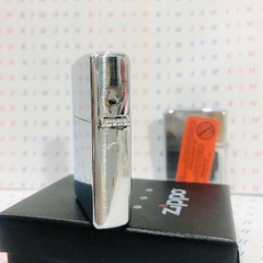 Bật lửa ZIPPO chủ đề Bánh Lái màu trắng bạc bóng, Kim Ánh nhập hàng cao cấp vỏ bằng đồng có tem đỏ