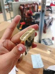 BẬT LỬA ZIPPO KHẮC CHÌM HÌNH CÁ CHÉP HOÁ RỒNG, VỎ ĐỒNG RUỘT THÉP CÓ TEM ĐỎ