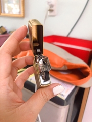 Bật Lửa Zippo Khắc Chìm 5 mặt Mẫu Thanh Minh Thượng Hà Đồ- Màu Vàng Ruột Trắng, Vỏ đồng có tem đỏ