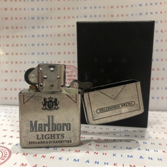 Hộp quẹt, bật lửa Zippo chủ đề Marlboro giả cổ bạc, Kim Ánh nhập hàng loại 1 vỏ bằng đồng có dán tem đỏ