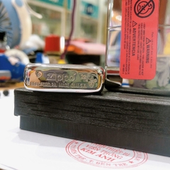 Hộp quẹt, bật lửa Zippo Armor vỏ dầy khắc ăn mòn khảm xà cừ chữ ZIP, Vỏ bằng đồng có tem đỏ
