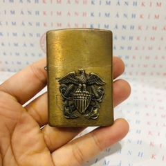 Miếng dán Eblem trang trí Zippo chủ đề U.S NaVy ( Hải Quân), chất liệu đồng thau Solid Brass, hàng chuẩn zin Mỹ