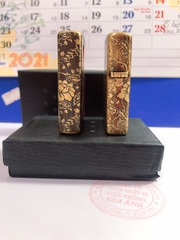 BẬT LỬA ZIPPO KHẮC CHÌM 5 MẶT BIỂU TƯỢNG HOA KHAI PHÚ QUÝ MÀU VÀNG