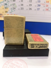 {La mã }  Bật Lửa Zippo Màu Vàng Loại Giả Cổ, Mộc la mã, Vỏ bằng đồng ruột thép không gỉ Có tem đỏ