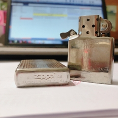 Bật lửa Zippo MỸ mạ bạch kim gõ búa 2 mặt chạm bàng mũi kim cương, Hàng chính hãng