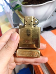 Bật Lửa Zippo Armor Vỏ dầy khắc chìm mẫu Zippo và ngọn lửa - Ruột Vàng