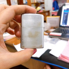 Bật lửa Zippo Mỹ, chữ xéo- mộc ngược, Khắc ăn mòn đổ sơn chủ đề Nhà Ga Xe Lửa, sản xuất 1958, Hàng chính hãng