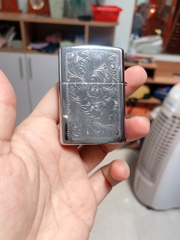 BẬT LỬA ZIPPO MỸ CHROME BÓNG KHẮC ĂN MÒN HOA VĂN Ý 2 MẶT - NEW FULL BOX, SẢN XUẤT 1997