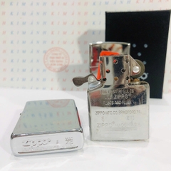 Bật lửa, hộp quẹt ZIPPO màu Trắng Bạc đáy La Mã loại trơn bóng, Kim Ánh nhập hàng cao cấp vỏ bằng đồng có dán tem đỏ