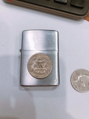 Eblem dán trang trí Zippo Mỹ chủ đề LIBERTY sản xuất 1968 và năm 7x, 9x , Chất liệu đồng Zin nhập Mỹ