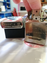 Bật Lửa Zippo La mã mẫu Bạc Xước in sơn hoạ tiết Lá Cờ Mỹ, Vỏ bằng đồng, ruột thép  CÓ TEM ĐỎ