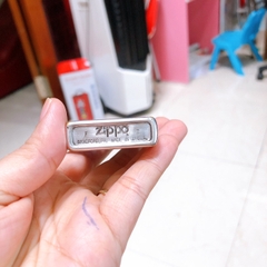 Bật lửa Zippo lacke bạc khắc ăn mòn full nắp tướng Mac Arthur, sản xuất 1994