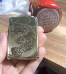 BẬT LỬA, HỘP QUẸT ZIPPO CHỦ ĐỀ CHÚA TỂ SƠN LÂM (IN HỔ), CÓ TEM ĐỎ