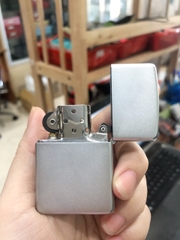 BẬT LỬA ZIPPO SATIN TÌNH NHƯ HUYNH ĐỆ MAIN USA - HỘP QUẸT ZIPPO