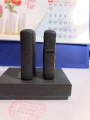 Bật lửa Zippo Chiêu Tài Tiến Bảo màu đen bụi nhám, có tem đỏ