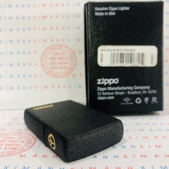 Bật lửa Zippo Mỹ Biểu Tượng Hoà Bình Black Crackle, hàng chính hãng có giấy nhập khẩu gửi kèm theo đơn hàng