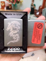 BẬT LỬA ZIPPO MẪU RỒNG LOẠI NHÁM BẠC SATIN