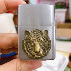 Eblem dán trang trí Zippo Mỹ chủ đề đầu Hổ Chuẩn Zin, chất liệu Đồng thau Solid Brass