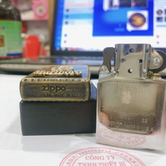 Bật lửa Zippo Mỹ gõ búa viền cạnh, eblem Marlboro, chất liệu đồng nguyên chất, Hàng chính hãng