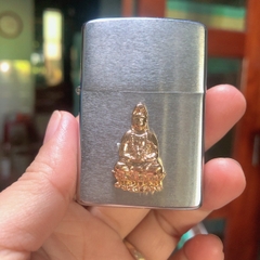 Miếng dán Eblem trang trí Zippo Mỹ chủ đề Quan Âm, chất liệu Đồng thau Solid Brass