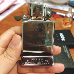 Bật lửa Zippo Mỹ chrome brushed khắc ăn mòn đổ sơn màu đen đỏ đẹp mắt , Hàng chính hãng