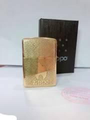 Hộp quẹt, bật lửa Zippo Armor vỏ dầy, khắc chìm chủ đề Zippo Và Ngọn Lửa Nhỏ, Hàng loại 1 vỏ bằng đồng có tem đỏ