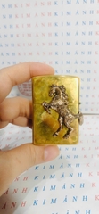 Miếng dán Eblem trang trí Zippo chủ đề Chiến Mã chất liệu hợp kim nhôm, hàng chuẩn zin nhập Mỹ