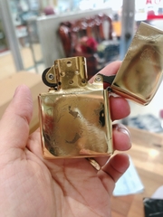 BẬT LỬA ZIPPO KHẮC CHÌM HÌNH CÁ CHÉP HOÁ RỒNG, VỎ ĐỒNG RUỘT THÉP CÓ TEM ĐỎ