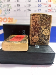 BẬT LỬA ZIPPO KHẮC CHÌM 5 MẶT BIỂU TƯỢNG HOA KHAI PHÚ QUÝ MÀU VÀNG