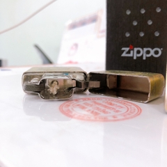 Bật lửa Zippo Satin khắc ăn mòn Rồng phun châu, Vỏ bằng đồng có tem đỏ