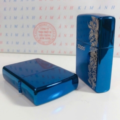 Hộp quẹt ZIPPO mẫu Hoa Văn màu Xanh trên nền trơn bóng, Kim Ánh nhập hàng cao cấp vỏ bằng đồng có dán tem đỏ