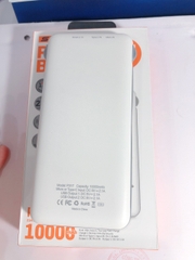 Pin sạc dự phòng SYC P317 dung lượng 10.000 mAh đi kèm với cáp sạc hỗ trợ sạc nhiều thiết bị cùng lúc