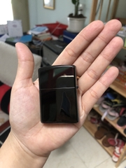 La Mã - Bật Lửa Zippo Màu Đen Tuyền Loại Trơn Bóng, Vỏ bằng đồng ruột thép không gỉ-Mộc La Mã, Có tem đỏ