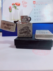 Bật lửa Zippo khắc ăn mòn xe Jeep màu Bạc loại giả cổ, có tem đỏ