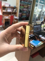 La Mã - Bật Lửa Zippo Màu Vàng Loại Trơn Bóng, Mộc La Mã, Vỏ bằng đồng ruột thép có tem đỏ